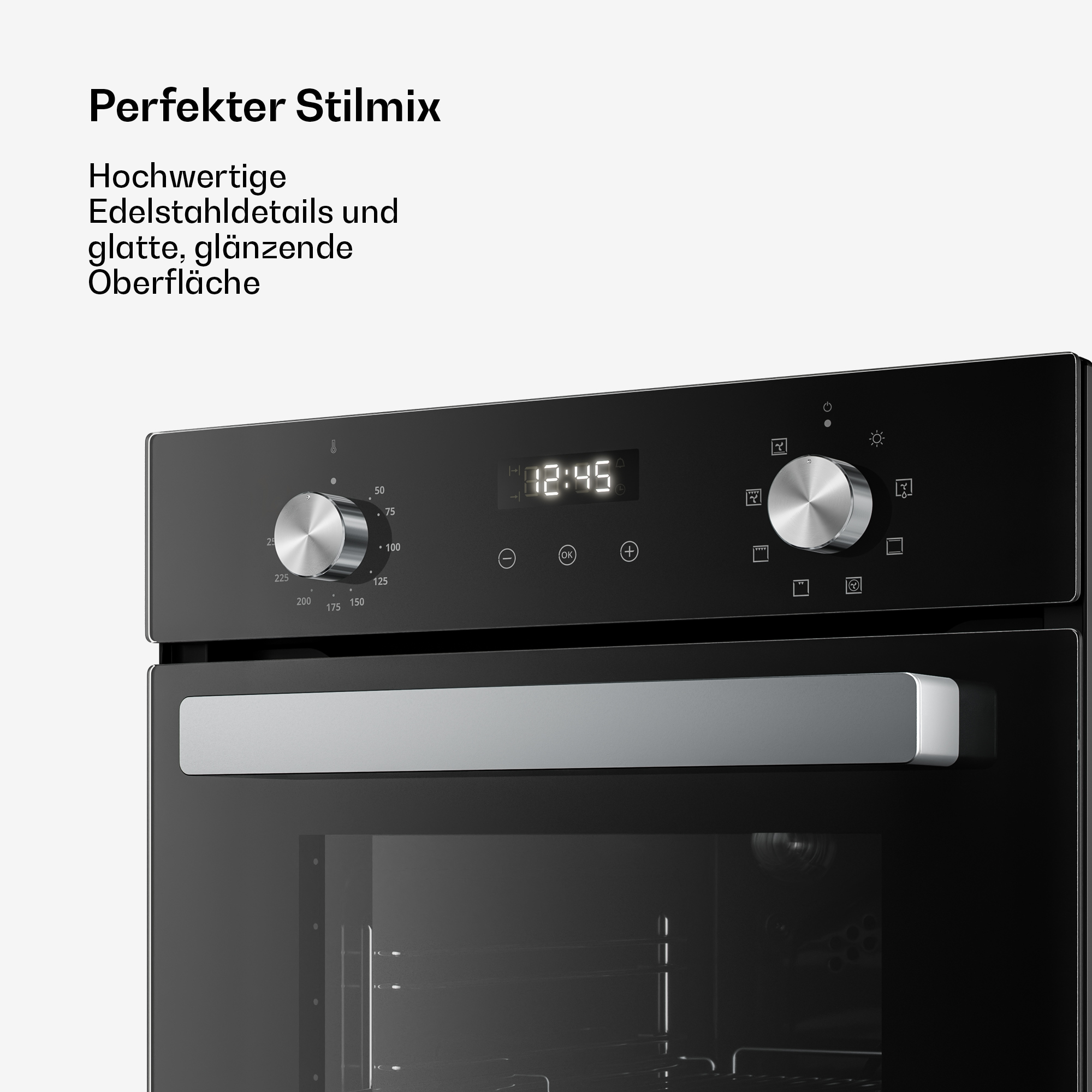Schwarzer Backofen mit Edelstahlknöpfen und digitaler Anzeige.