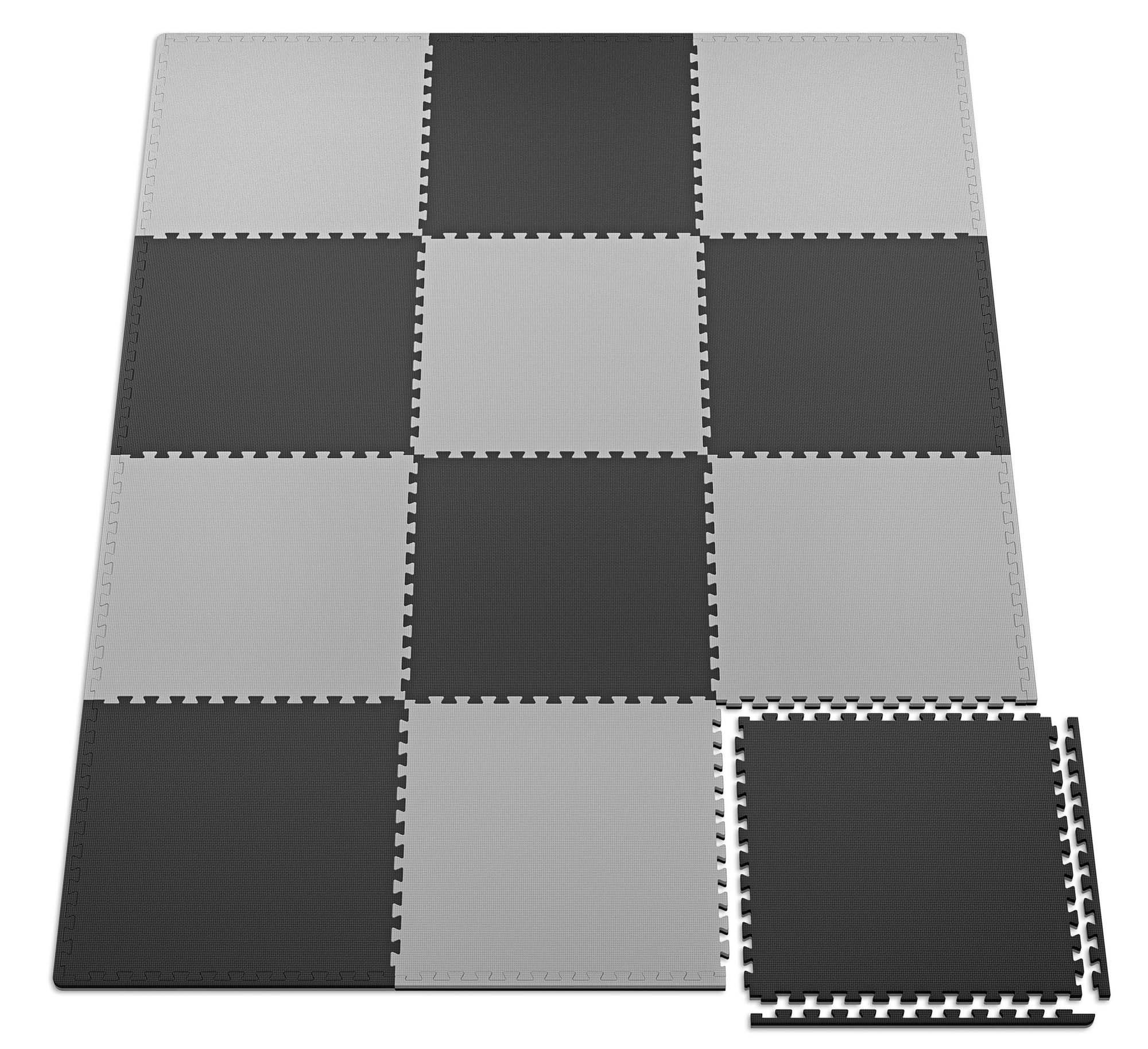 Ein schwarz-graues Puzzle-Schaumstoffmatten-Set auf weißem Hintergrund mit einer separaten Matte.