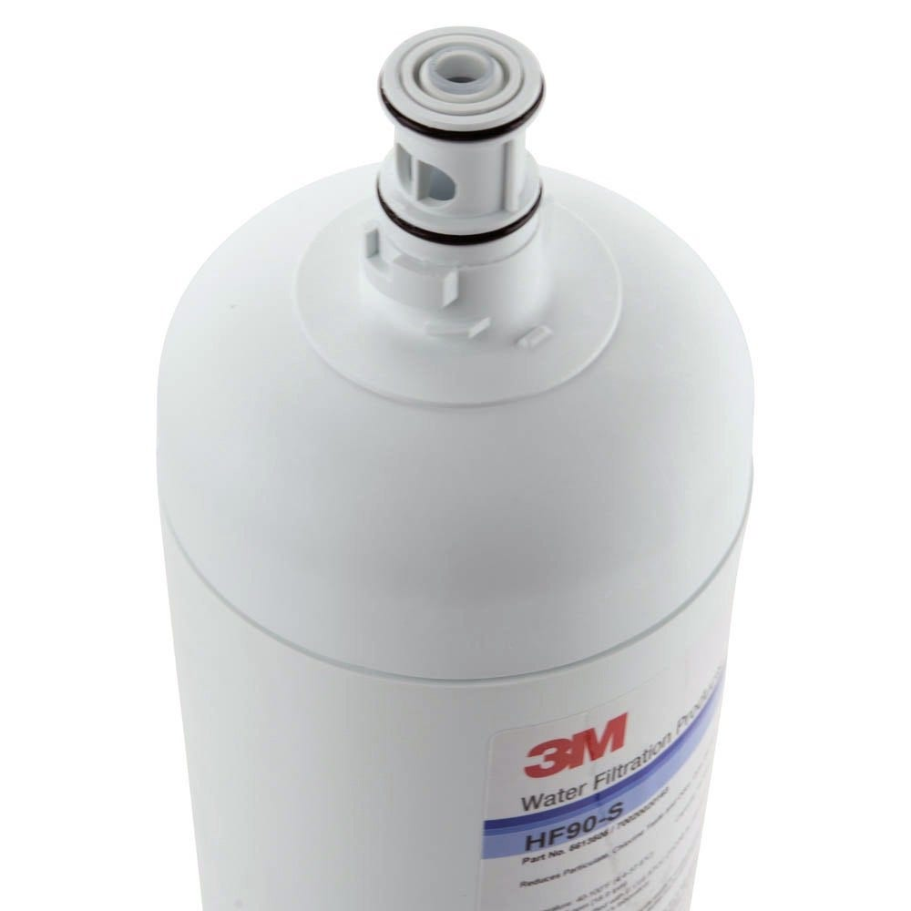 Ein weißer 3M HF90-S Wasserfilter mit einem Anschlussstutzen und O-Ringen auf weißem Hintergrund.