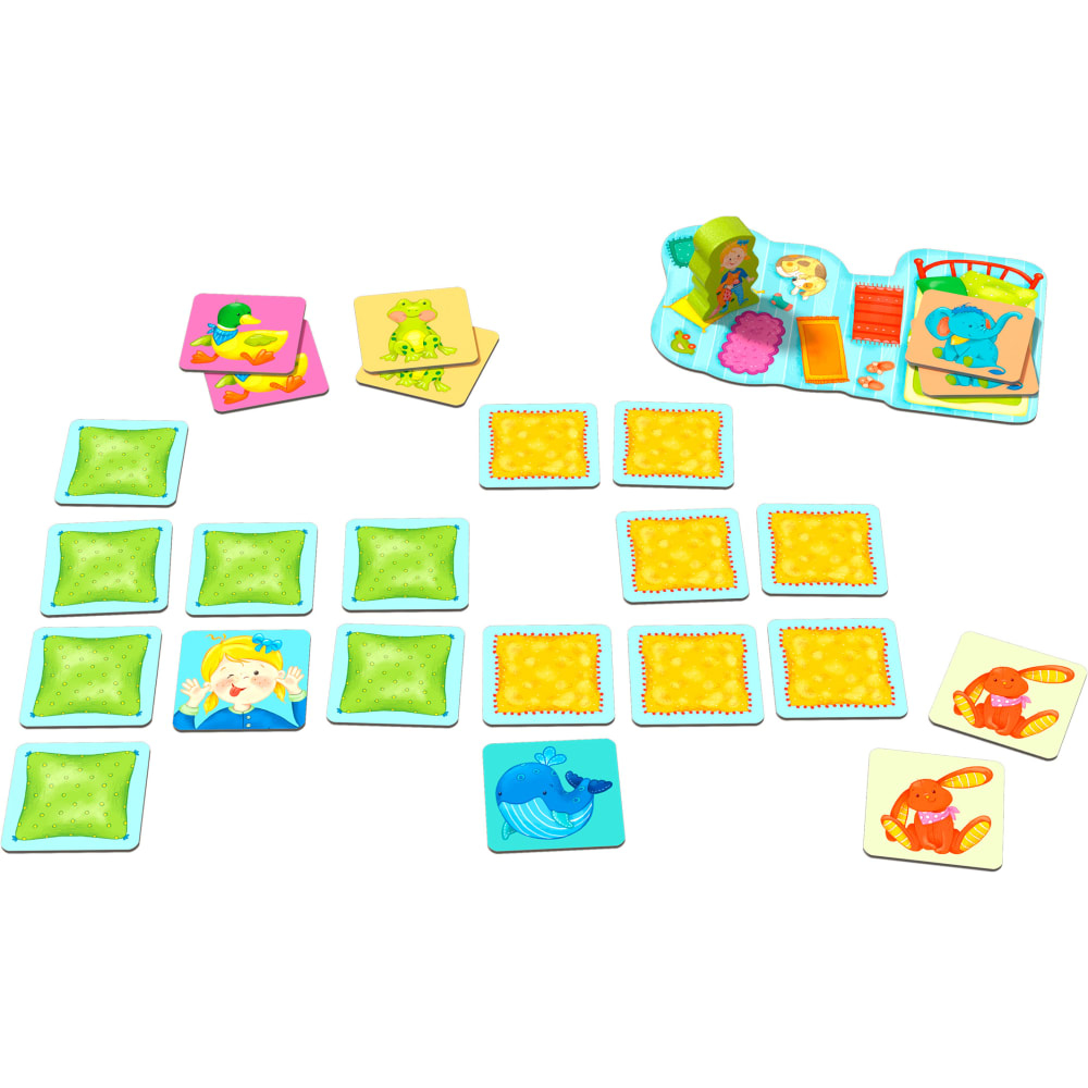 Ein Brettspiel mit bunten Kacheln, Tieren, Kissen und einer spielenden Figur auf weißem Hintergrund.
