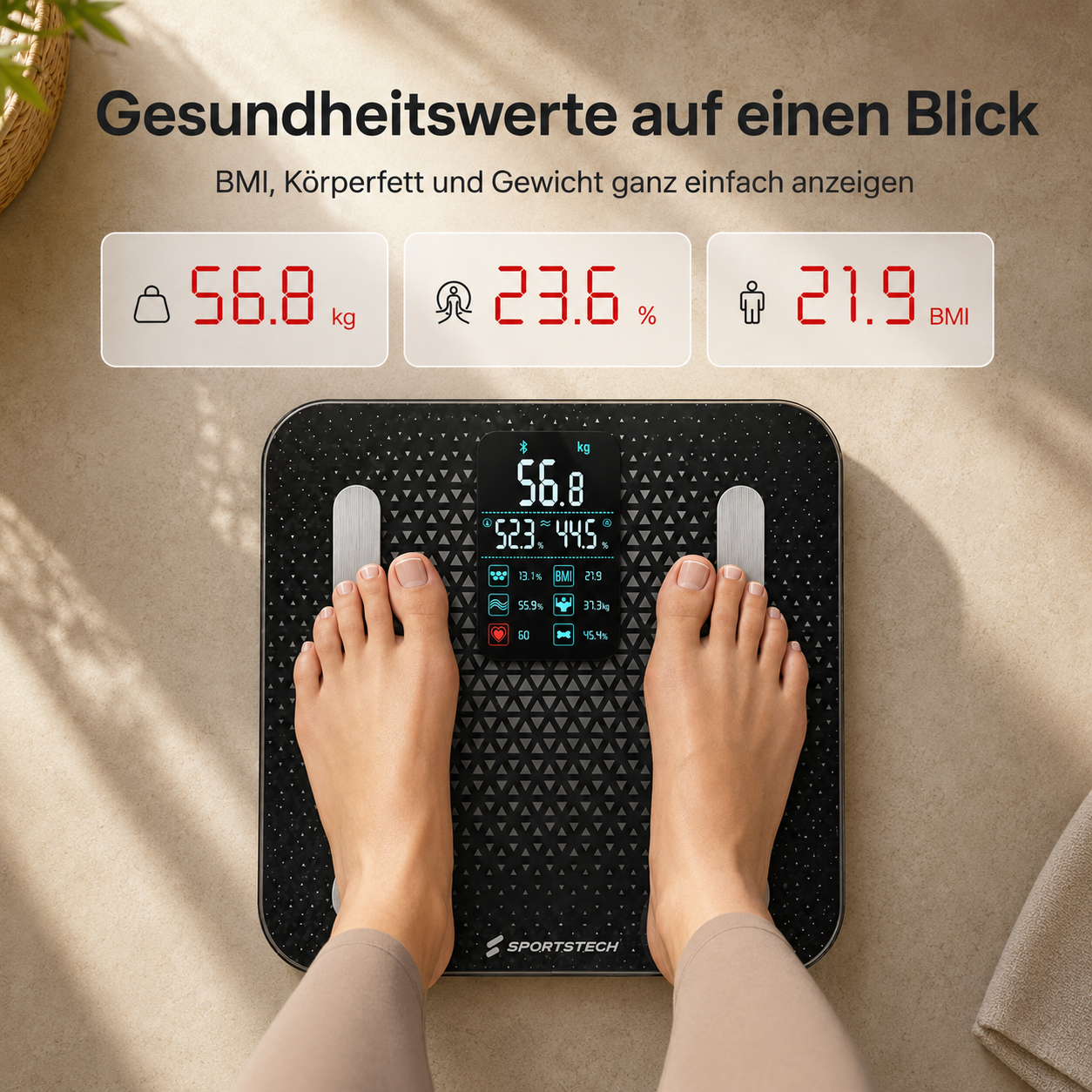 Person steht auf einer schwarzen digitalen Personenwaage mit Gesundheitswerten auf dem Display.