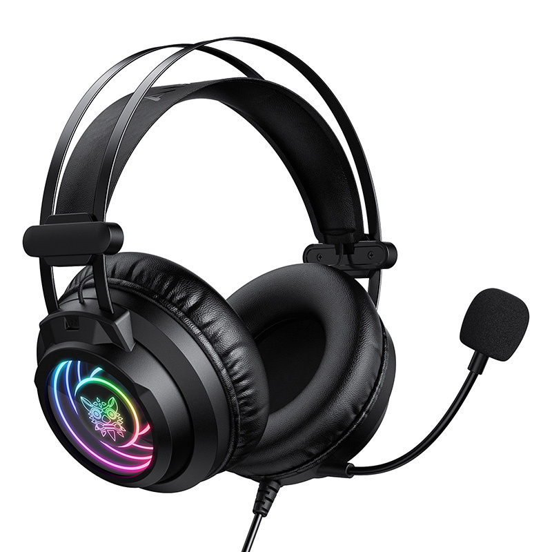 Cuffie da gaming nere con illuminazione RGB e microfono su sfondo bianco.