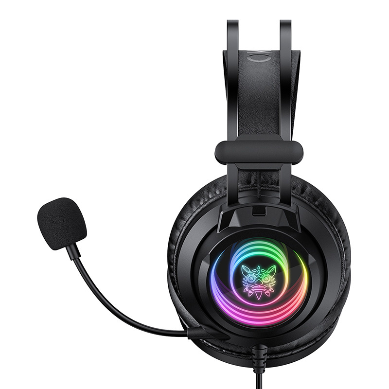 Cuffie da gioco nere con padiglioni RGB luminosi e microfono collegato.