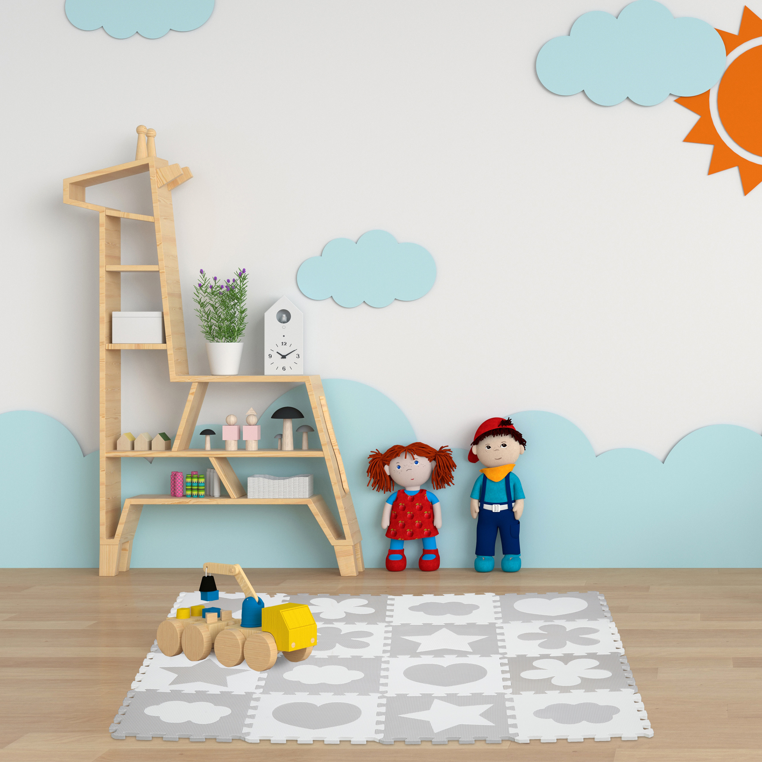 Kinderspielzimmer mit Giraffenregal, Puppen und Holzspielzeug auf einer grauen Spielmatte vor weißer Wand mit Wolken.