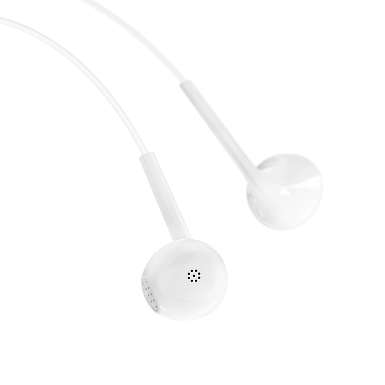 Due auricolari con filo bianchi su sfondo bianco.