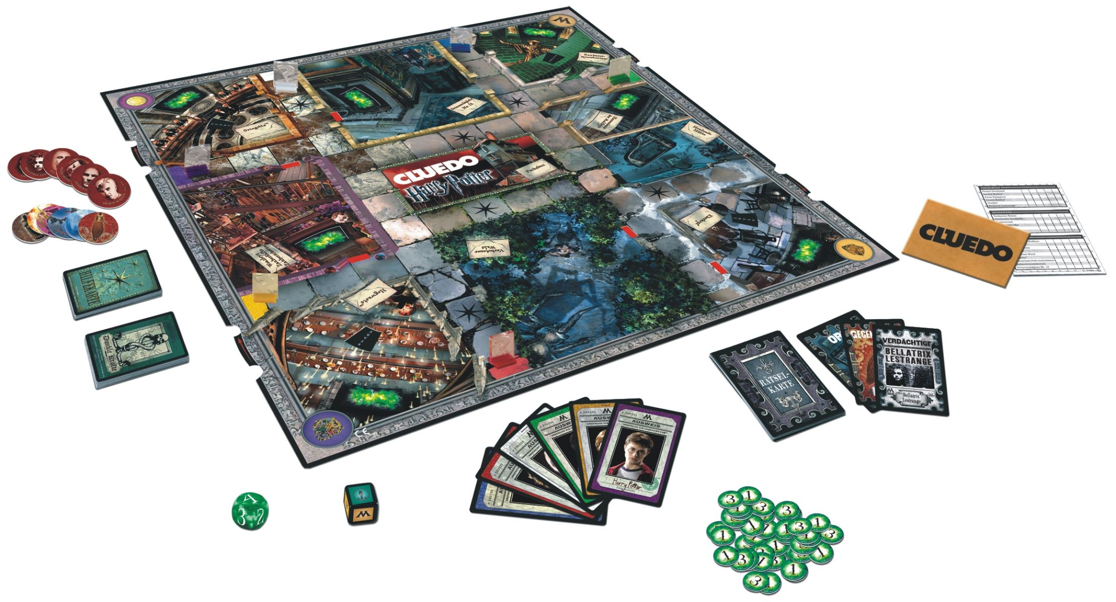 Harry Potter Cluedo Brettspiel mit Karten, Würfeln, Marken und Charakterbögen auf weißer Oberfläche.