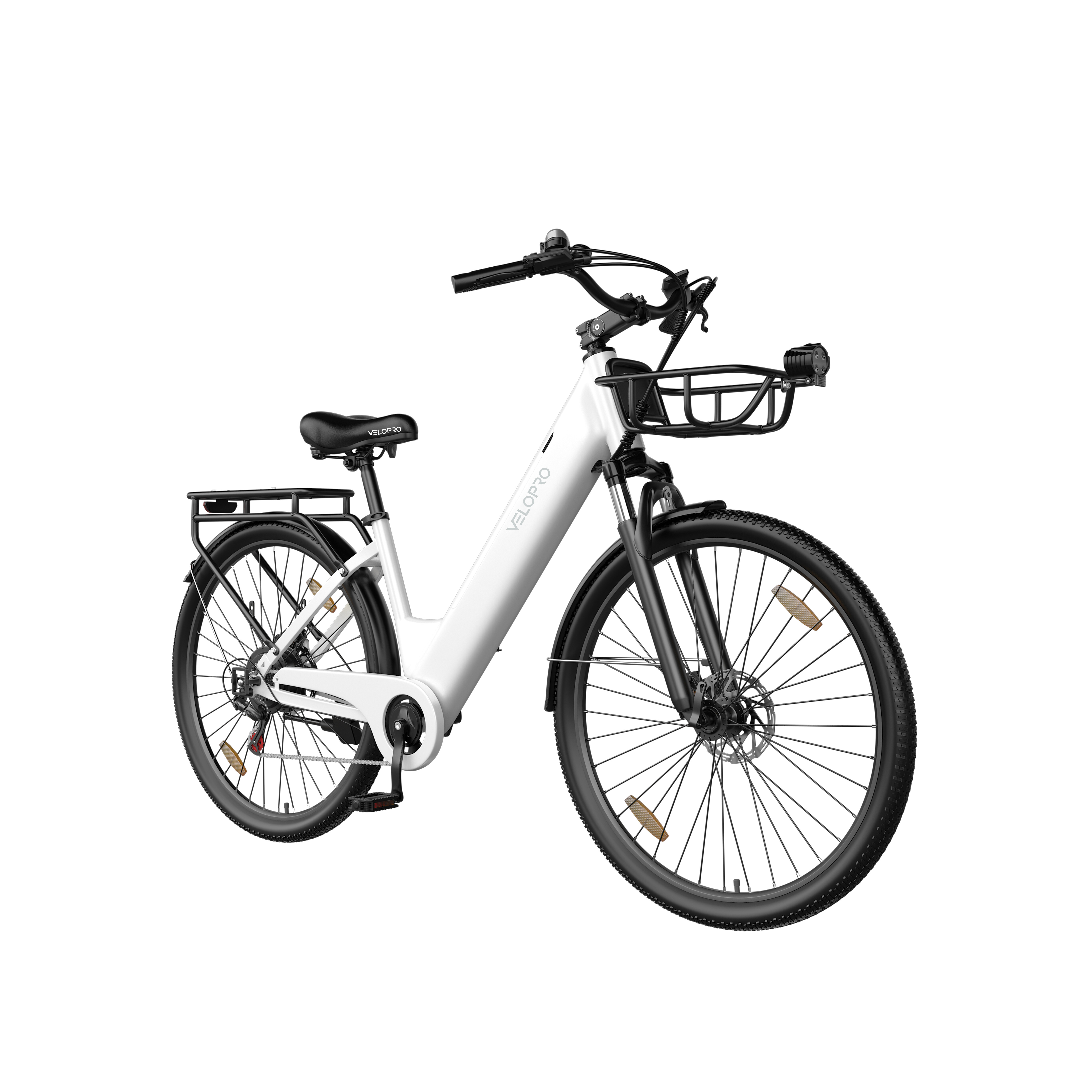 Ein weißes Elektrofahrrad mit schwarzem Korb, Gepäckträger und grobstreifigen Reifen vor weißem Hintergrund.