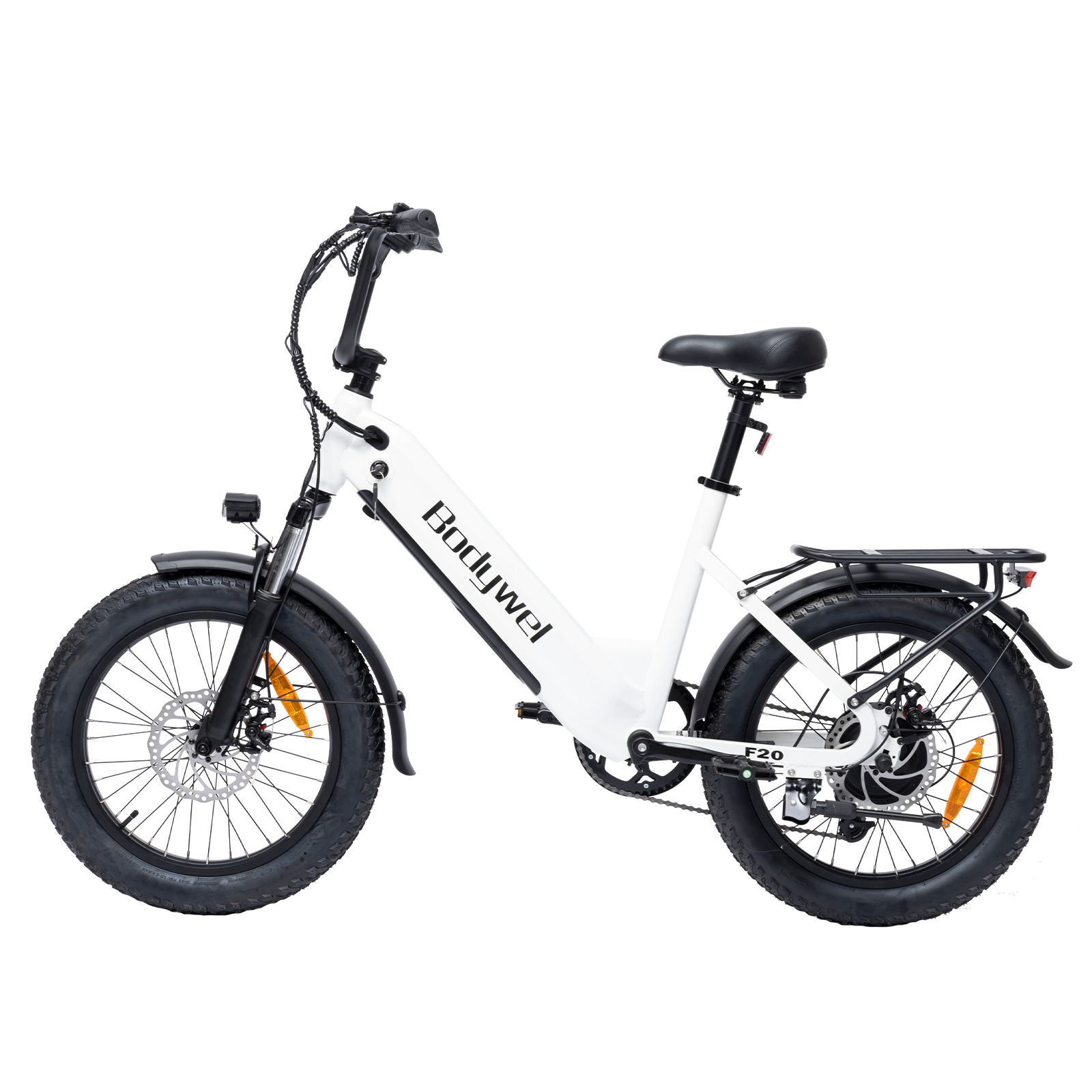 Ein weißes Bodywel F20 E-Bike mit dicken Reifen, schwarzem Sattel, Gepäckträger und Scheibenbremsen auf weißem Grund.