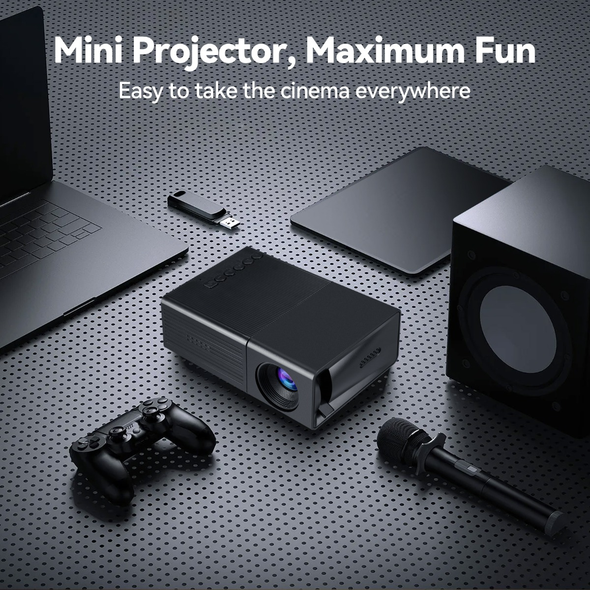 Mini-Beamer auf metallischer Oberfläche mit Laptop, Controller, Mikrofon, Lautsprecher und USB.
