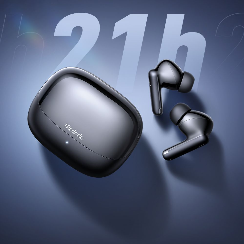 Auricolari wireless neri Mcdodo e custodia di ricarica su sfondo blu con grande scritta 21h.