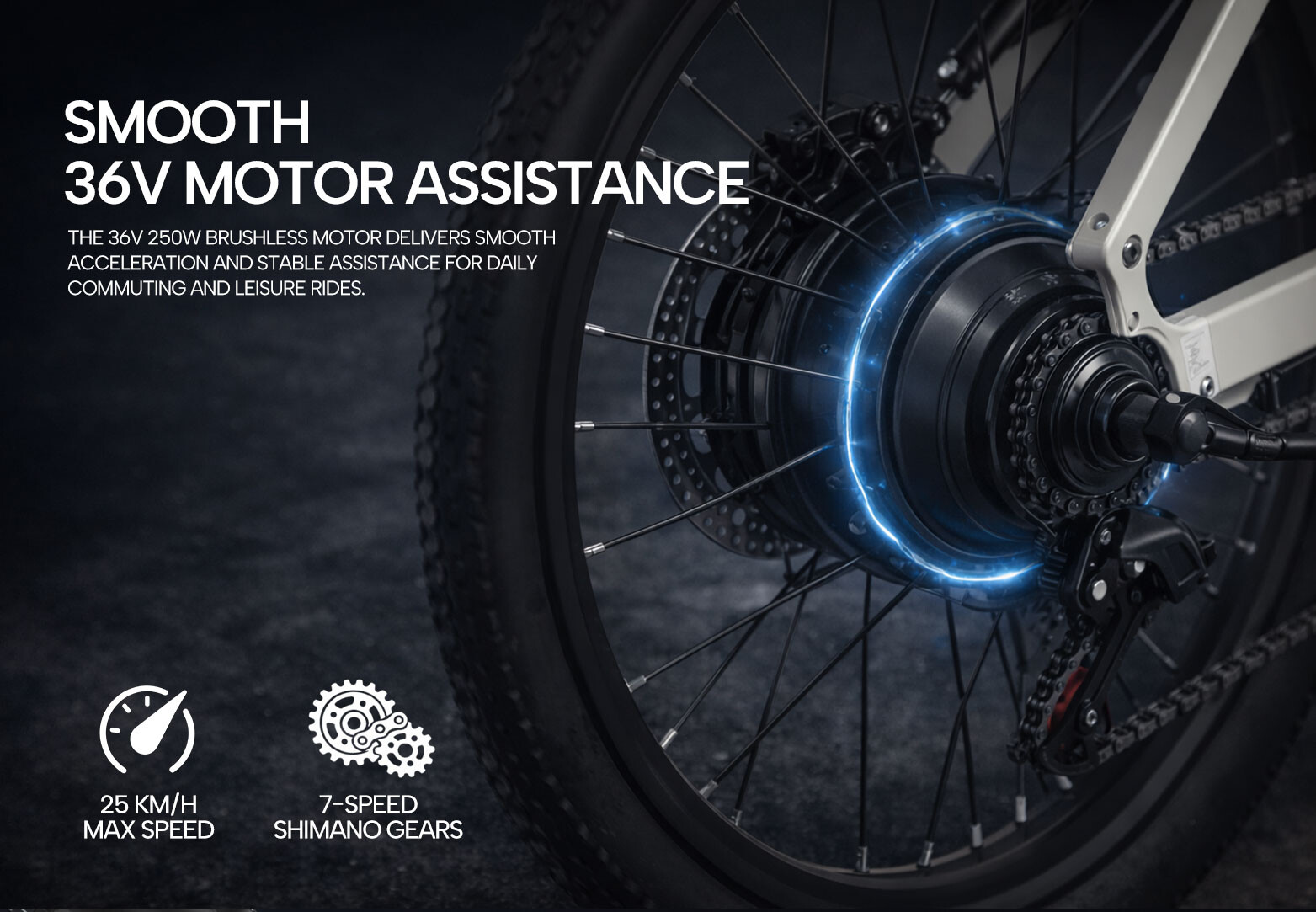 Nahaufnahme eines E-Bike-Hinterrads mit blau leuchtender Motornabe, Scheibenbremsen und Text.