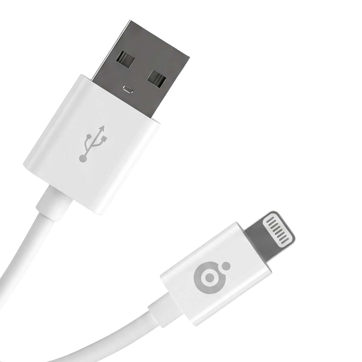 Un cavo di ricarica USB-A bianco e un Lightning su sfondo bianco.
