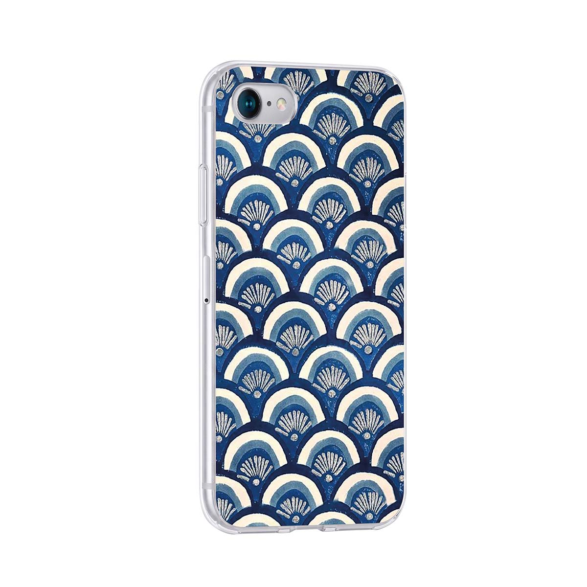 Una funda de móvil con un patrón de conchas estilo japonés en azul y crema.