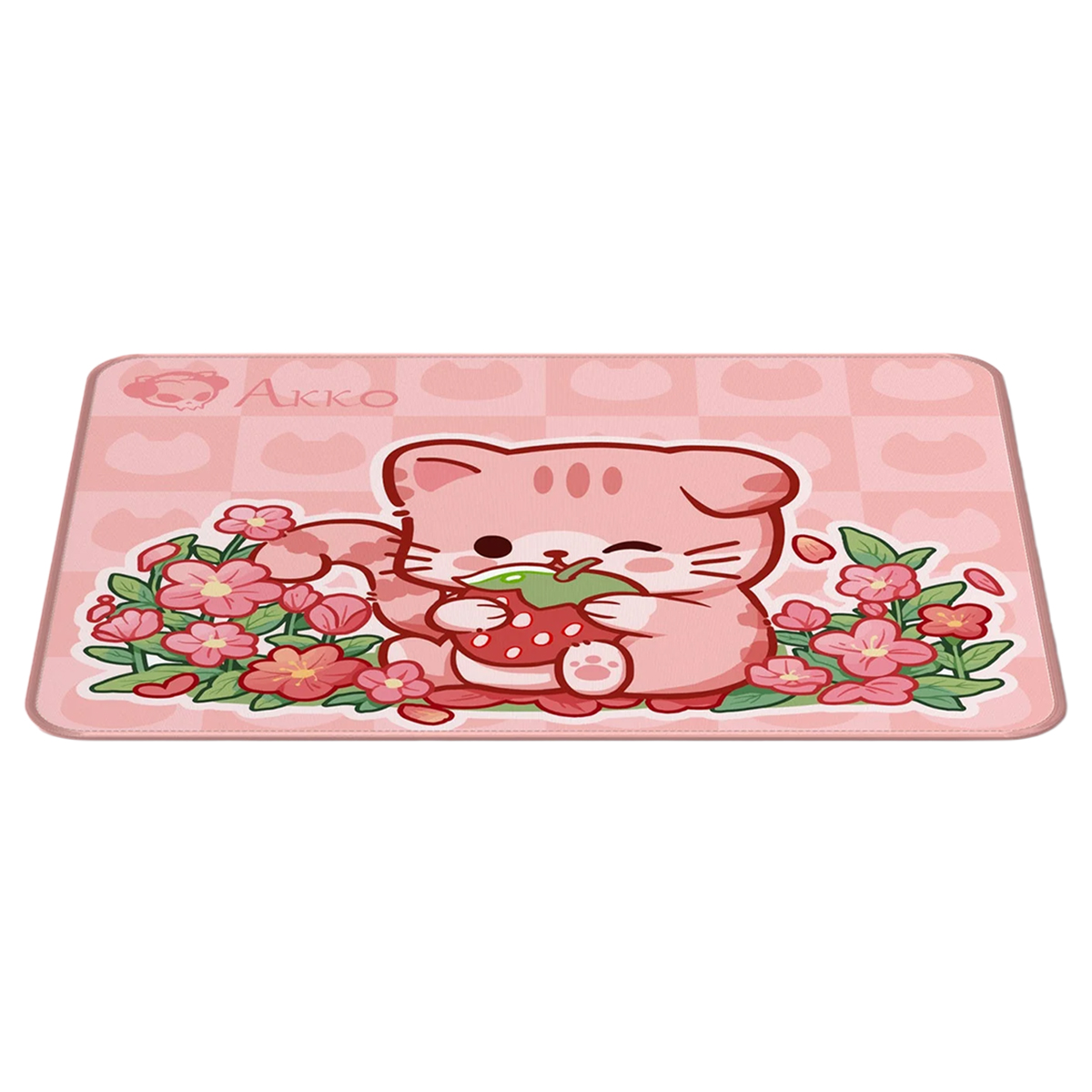 Çilek tutan ve kırmızı çiçeklerle çevrili sevimli pembe bir kedi tasarımlı pembe masa matı.