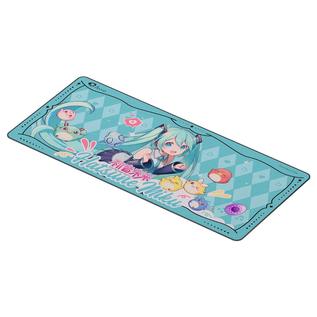 Açık mavi bir masa matı, sevimli kuşlar ve metinle çevrili anime karakteri Hatsune Miku'yu gösteriyor.