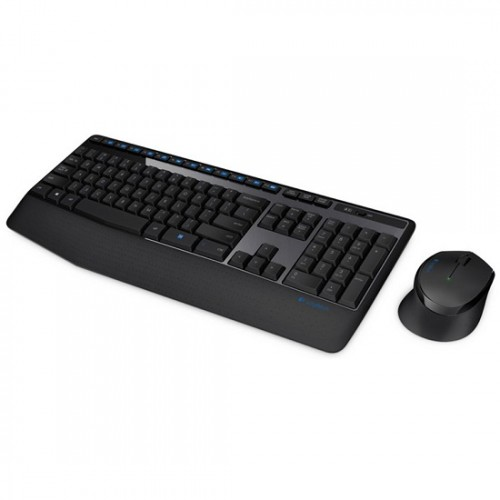 Avuç içi desteğine sahip siyah bir ergonomik klavye ve beyaz arka planda uyumlu siyah fare.