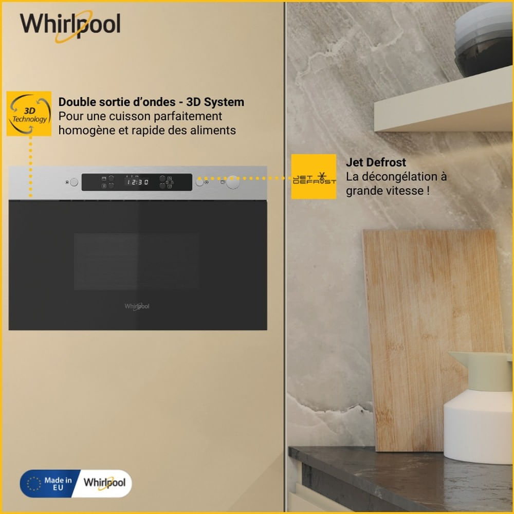 Microonde Whirlpool con tecnologia 3D e funzione Jet Defrost, installato in una cucina moderna.