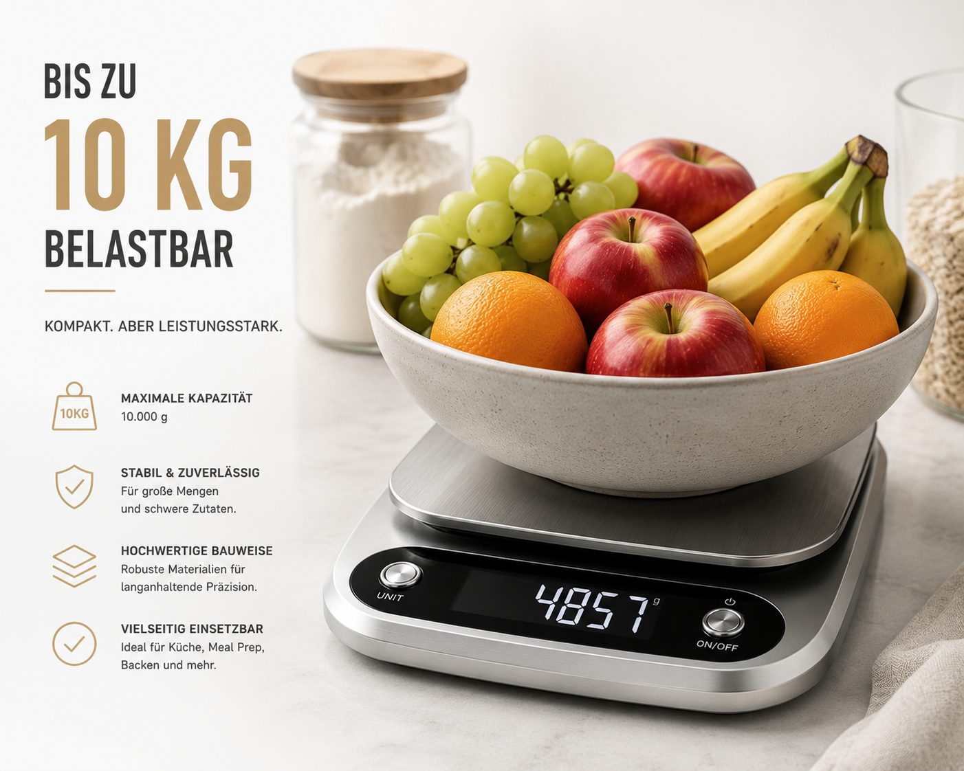 Eine digitale Küchenwaage mit einer großen Schüssel voller frischem Obst.