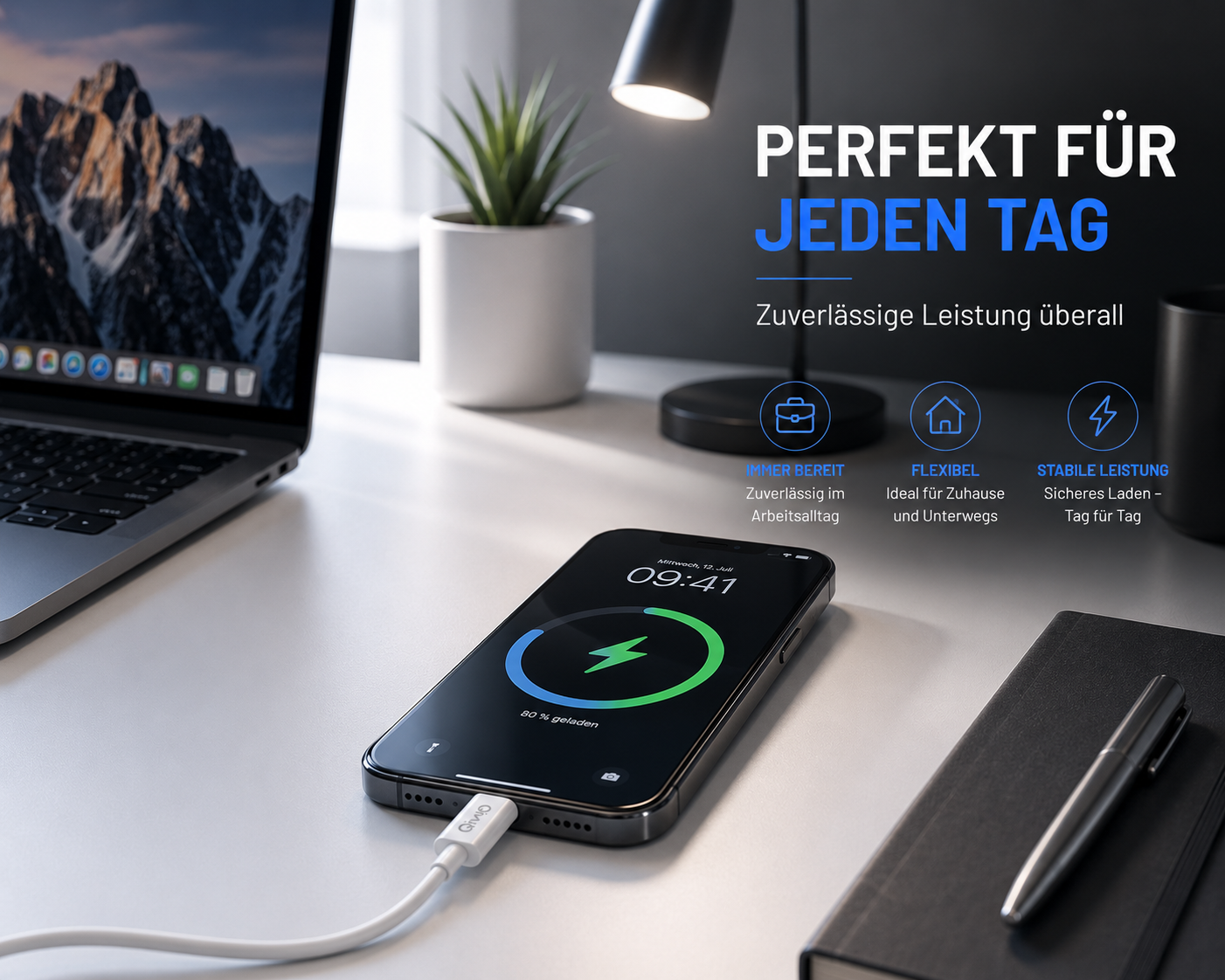 Smartphone lädt kabellos auf einem Schreibtisch neben einem Laptop und einer Lampe.