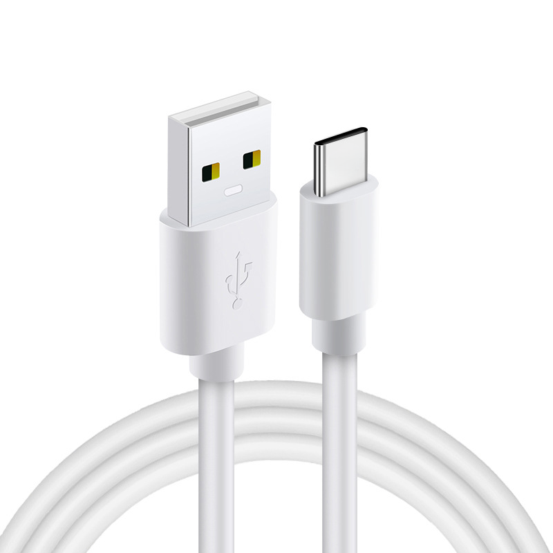 Ein weißes USB-A-auf-USB-C-Kabel vor einem schlichten weißen Hintergrund.