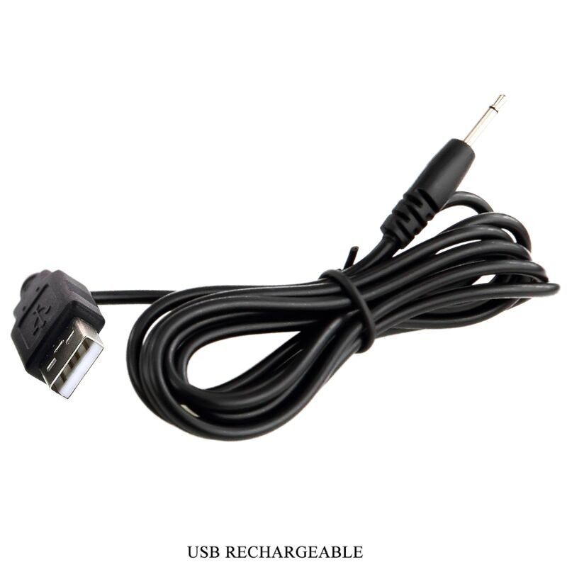 Un cable de carga negro con un puerto USB en un extremo y un conector jack en el otro.