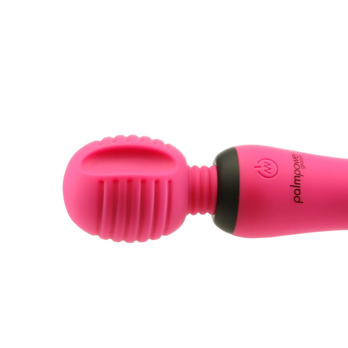 Ein pinkfarbenes Massagegerät mit geripptem Kopf und PalmPower-Logo auf hellem Hintergrund.