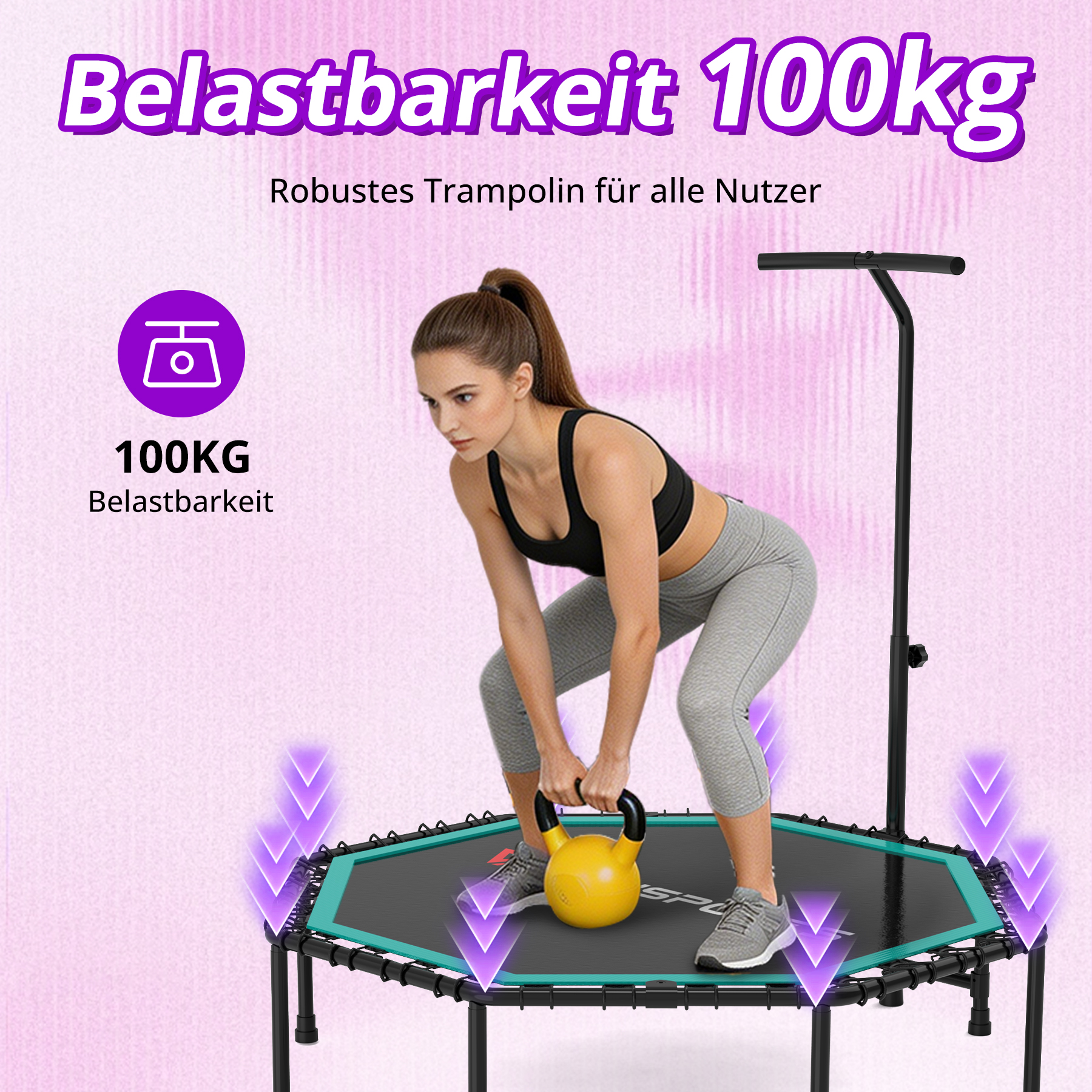 Frau trainiert mit Kettlebell auf einem Trampolin.
