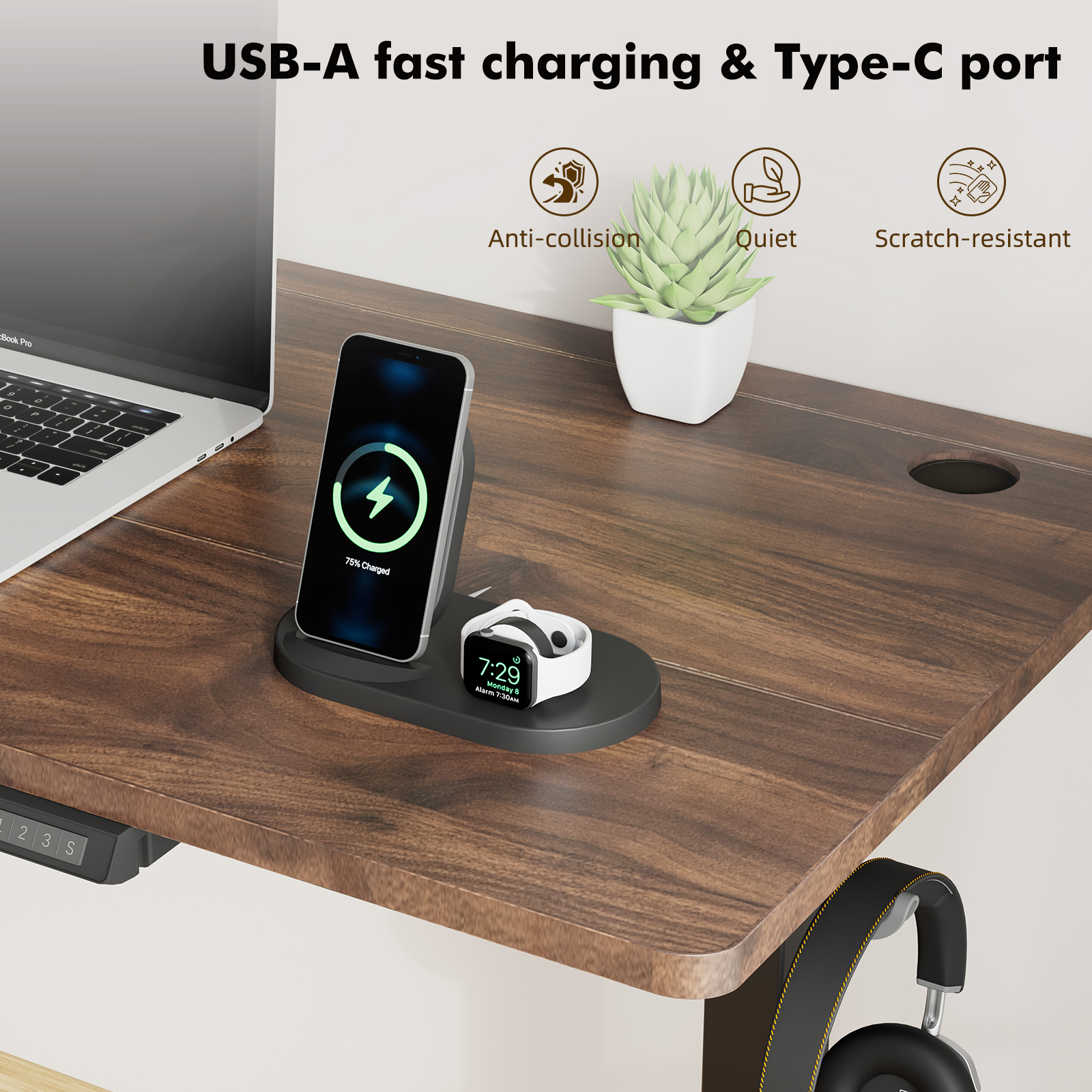 Un escritorio de madera con una laptop, soporte de carga inalámbrica para teléfono y reloj, planta y auriculares.
