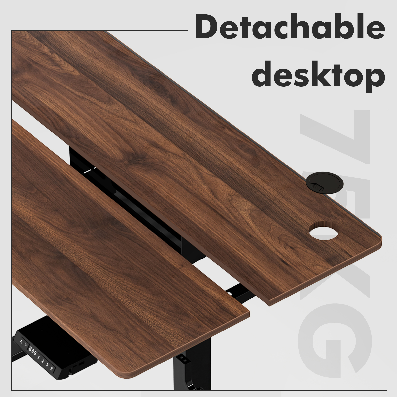 Un escritorio de madera dividido y desmontable con estructura de metal negro.