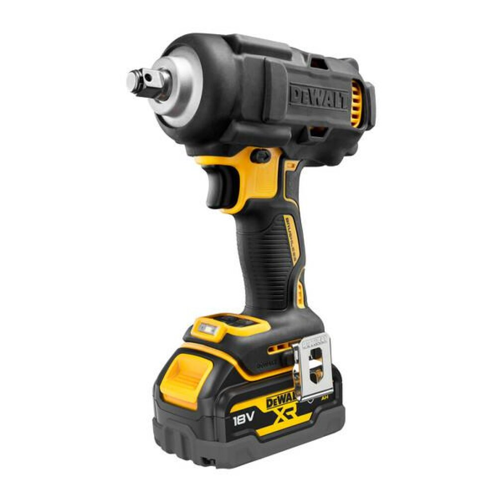 Avvitatore a impatto a batteria DeWalt giallo e nero su fondo bianco.