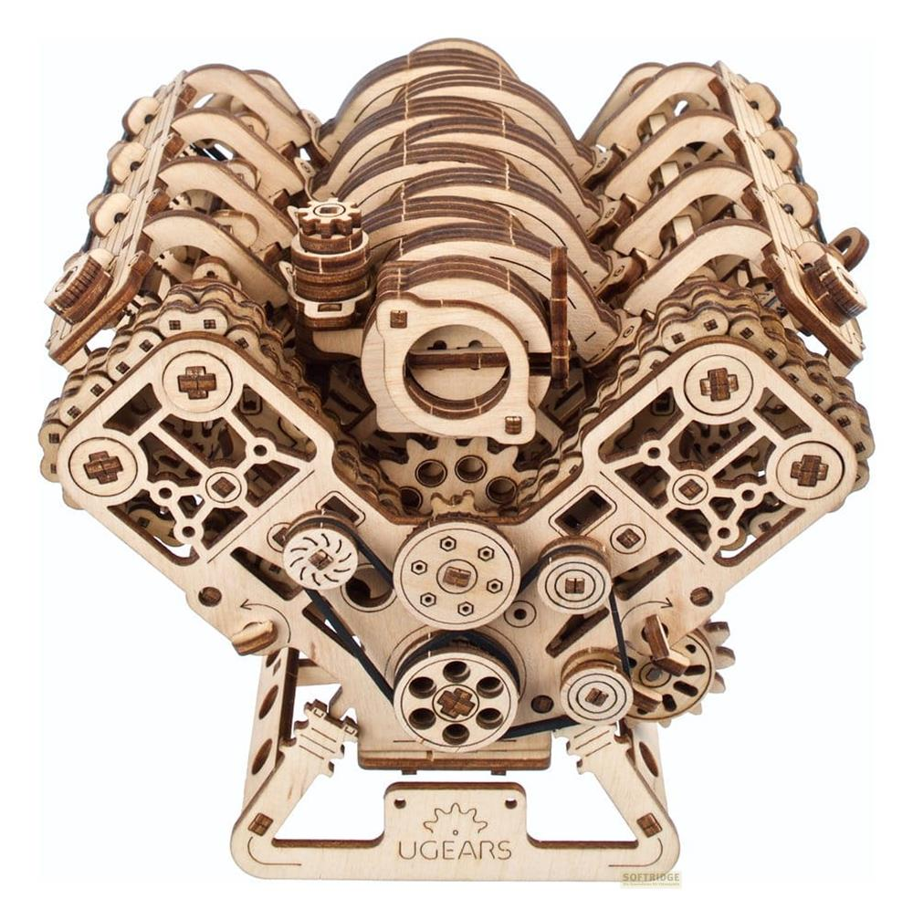 Ein detailliertes 3D-Holzmodell eines mechanischen Motors mit Zahnrädern und Riemen.
