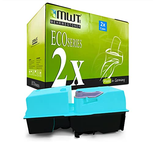 Grüne MWT EcoSeries Toner-Box mit zwei cyanfarbenen Tonerkartuschen davor auf weißem Hintergrund.