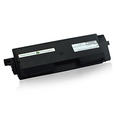 Eine schwarze Laserdrucker-Tonerkartusche mit zwei weißen Etiketten auf weißem Grund.