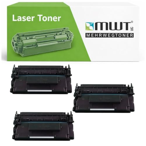 Drei schwarze Laser-Toner-Kartuschen vor einer weißen und grünen MWT Mehrwegtoner Verpackung.