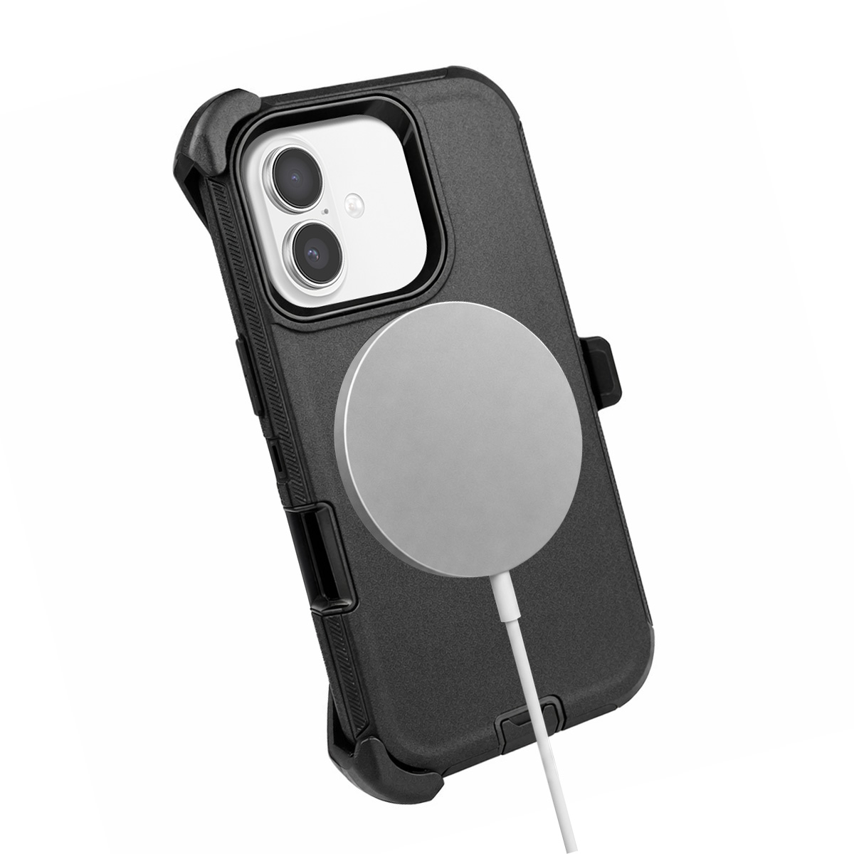 Ein Smartphone in robuster schwarzer Hülle mit MagSafe-Ladegerät auf der Rückseite vor weißem Hintergrund.