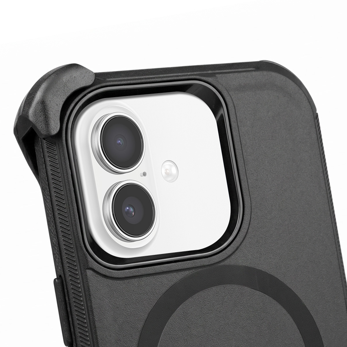 Nahaufnahme der Rückseite eines Smartphones mit robuster schwarzer Schutzhülle und Dual-Kamera.