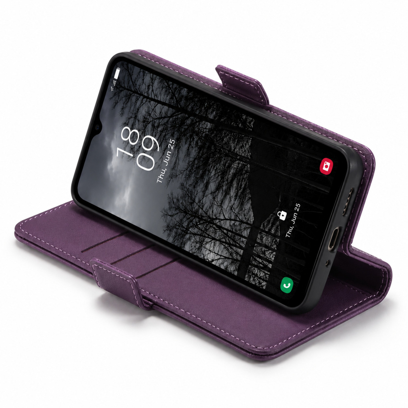 Ein violettes Flip-Etui mit einem Smartphone, dessen Bildschirm den Wald zeigt.
