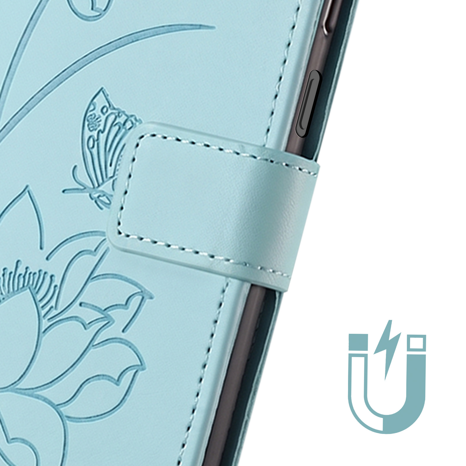 Hellblaue Handyhülle mit eingeprägtem Blumen- und Schmetterlingsmuster sowie einem Magnetverschluss.
