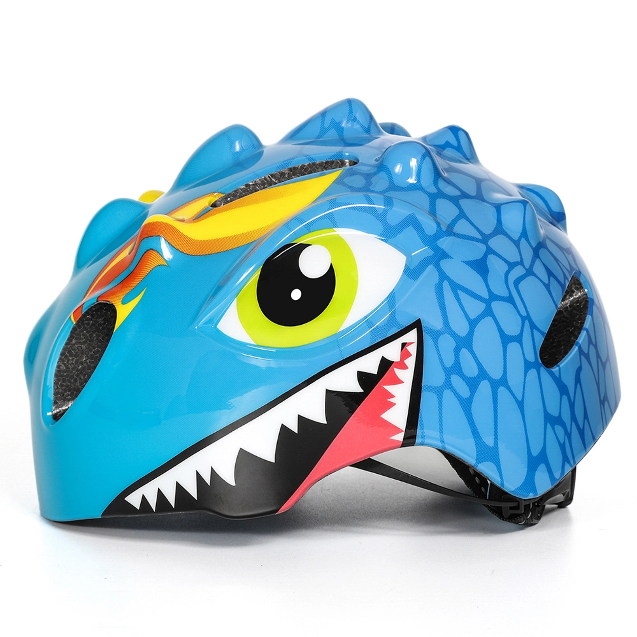 Un casco da bambino blu a forma di dinosauro con denti aguzzi, grandi occhi verdi e spine.