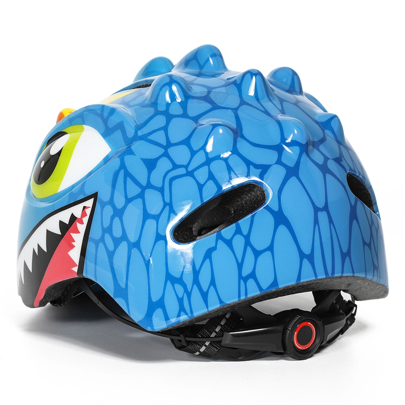 Un casco da bici blu per bambini con design a mostro, spine sopra e un grande occhio e denti sul lato.