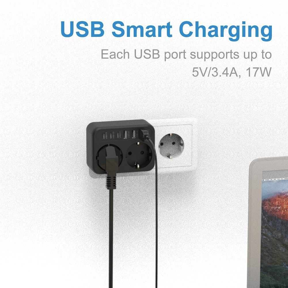 Ein schwarzer USB-Smart-Ladeadapter in einer Steckdose mit zwei angeschlossenen Kabeln.