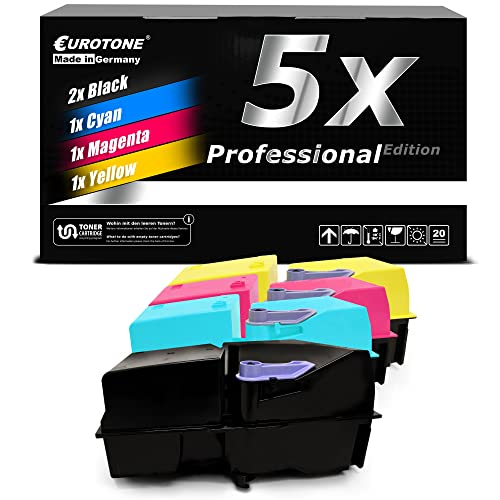 Fünf farbige Tonerkartuschen in Schwarz, Cyan, Magenta und Gelb vor ihrer Produktverpackung.
