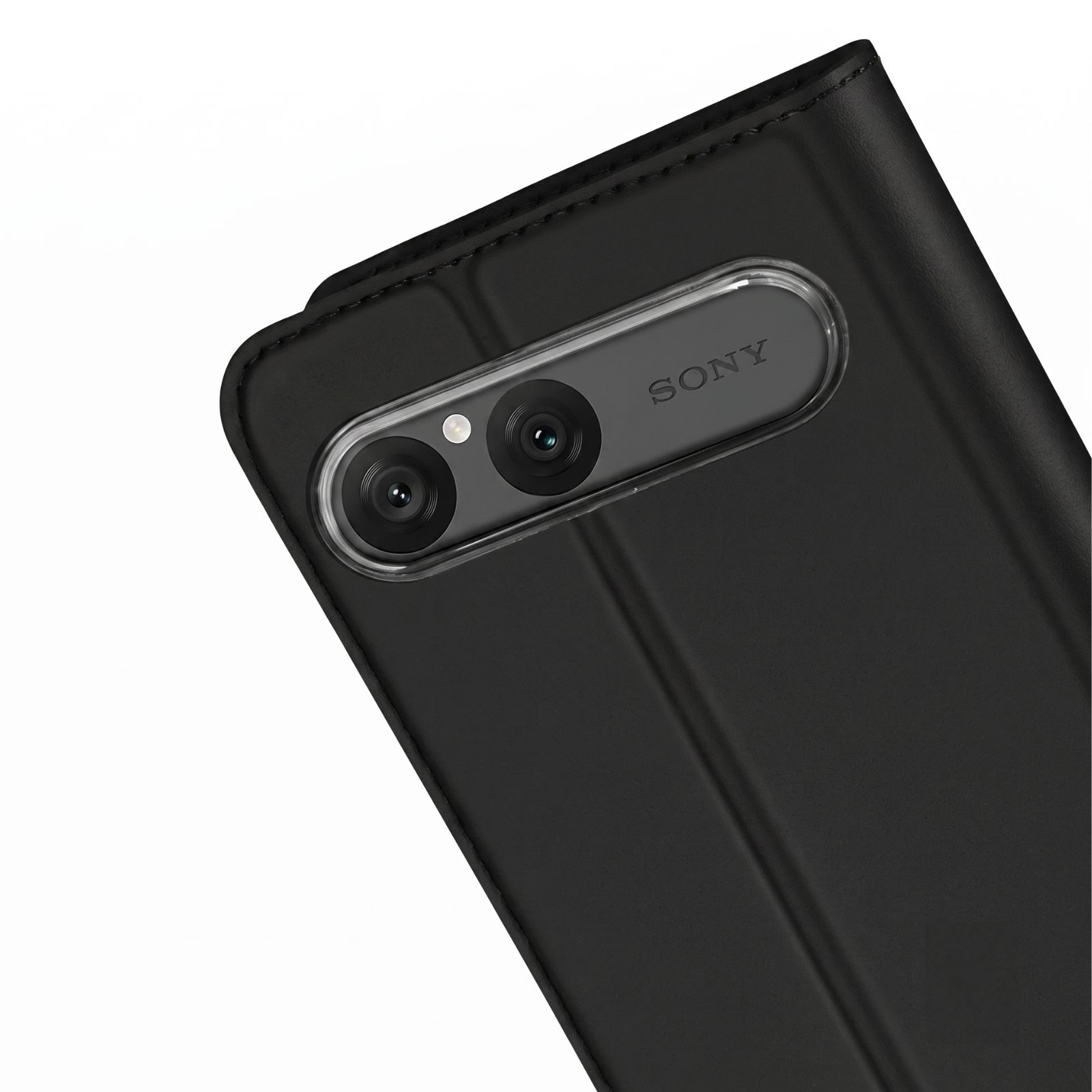 Rückseite eines schwarzen Sony-Smartphones in einer Ledertasche mit zwei Kameralinsen und Sony-Logo.
