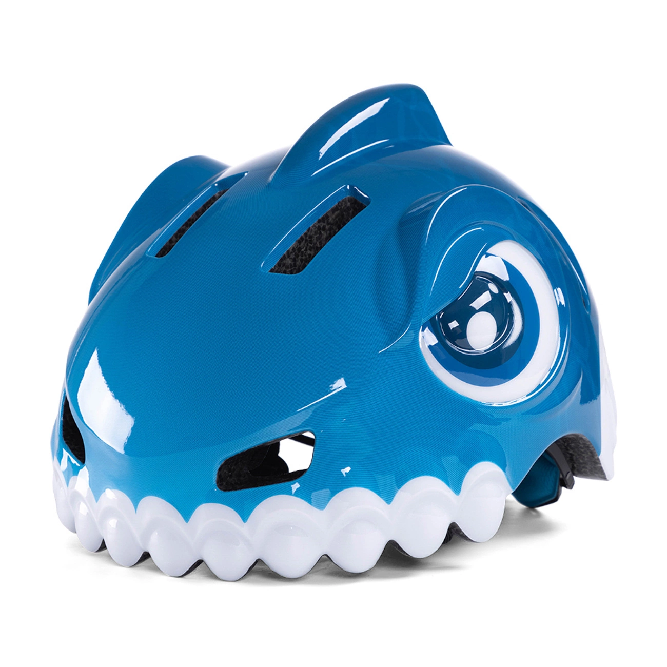 Casco da squalo blu lucido per bambini con grandi occhi, una pinna e denti bianchi in basso.