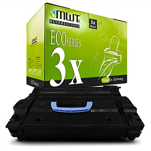 Eine grüne MWT EcoSeries Tonerbox mit drei schwarzen Tonerkartuschen davor.