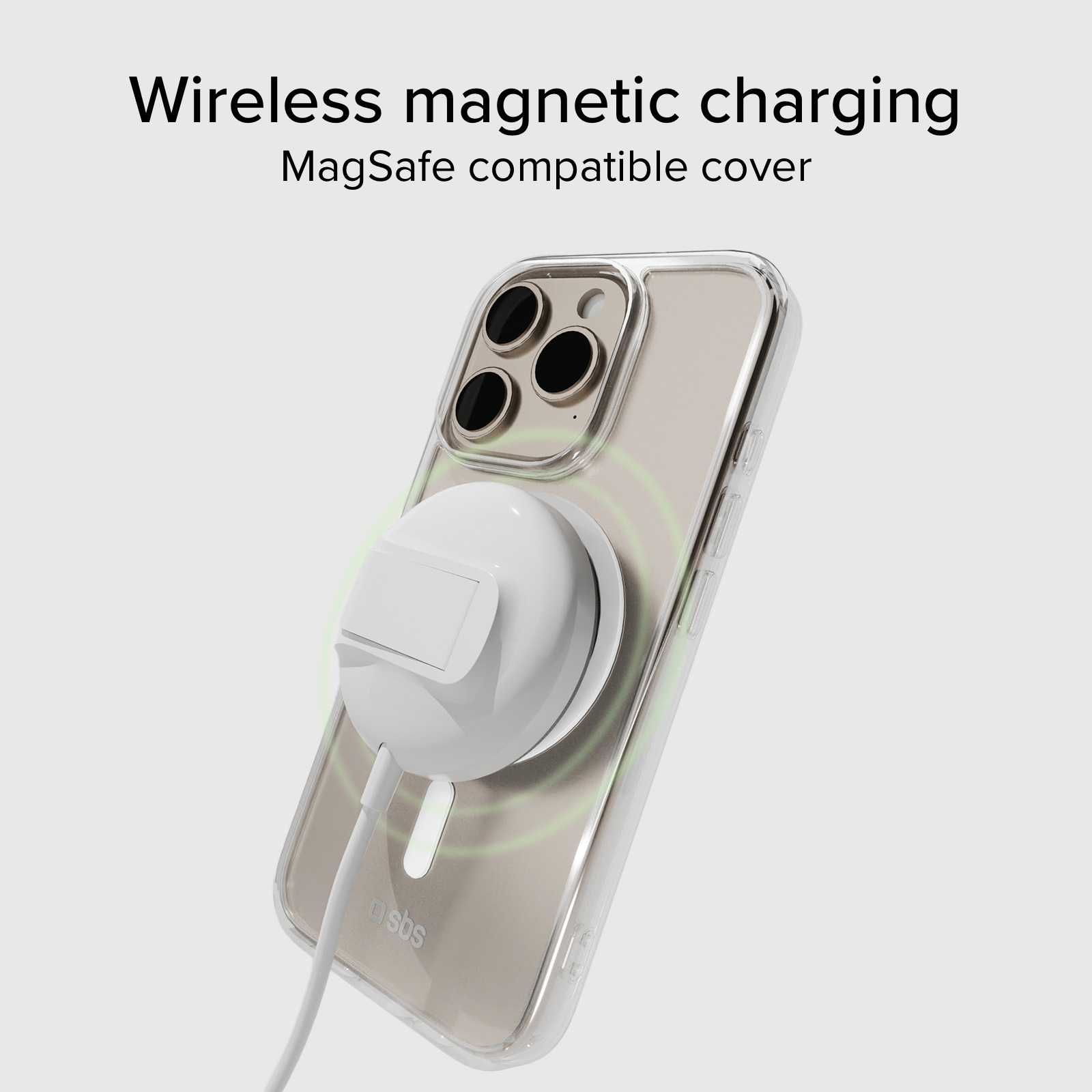Ein iPhone mit durchsichtiger Hülle lädt kabellos mit einem weißen MagSafe-Ladegerät.