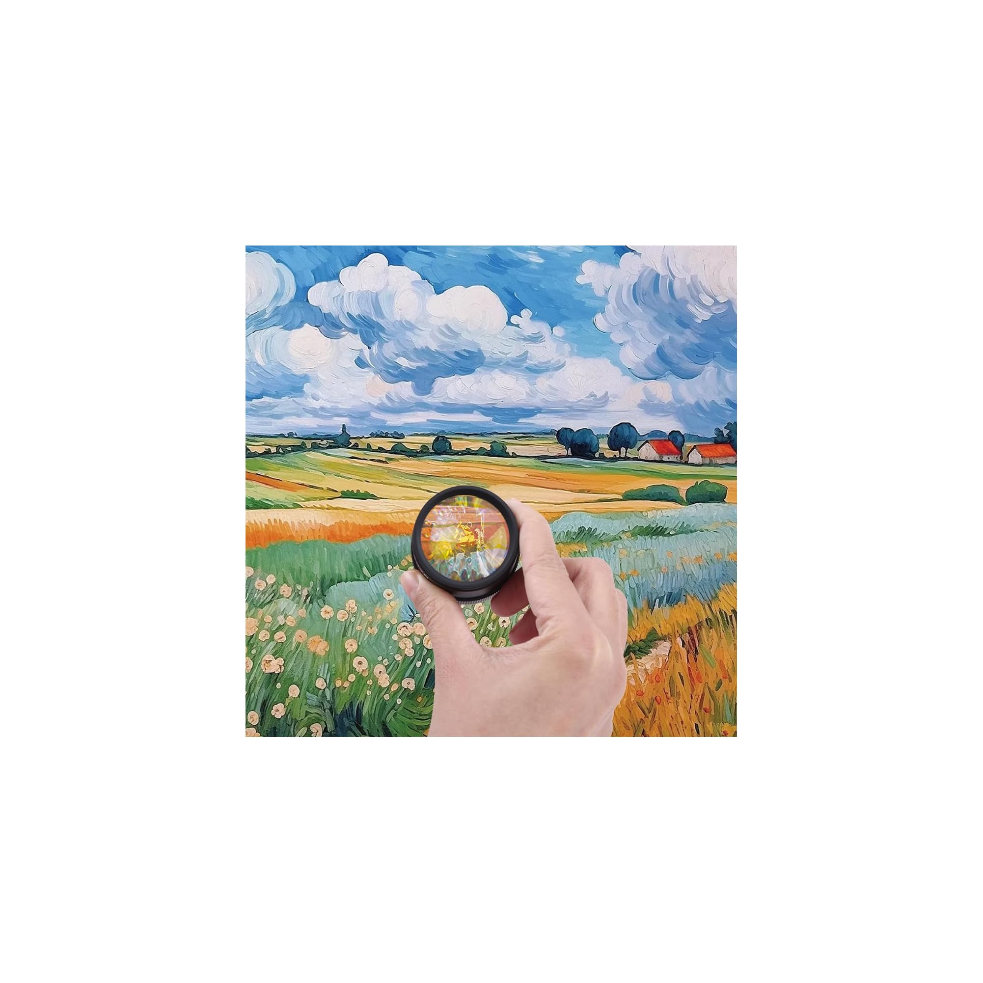 Eine Hand hält eine Lupe über ein Landschaftsgemälde mit Feldern und blauem Himmel.
