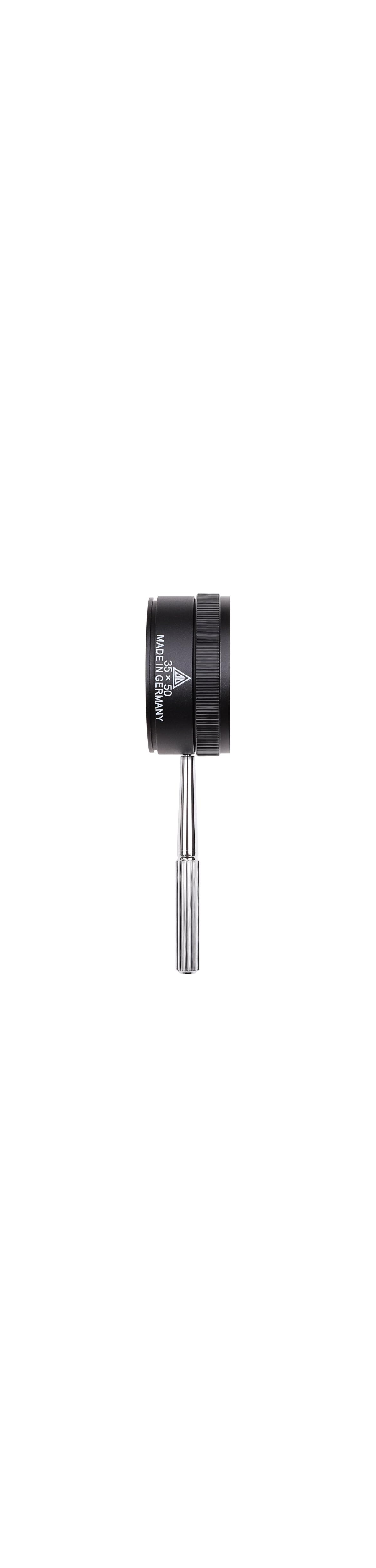 Eine schwarze zylindrische Präzisionslupe mit einem silbernen Metallgriff vor weißem Hintergrund.