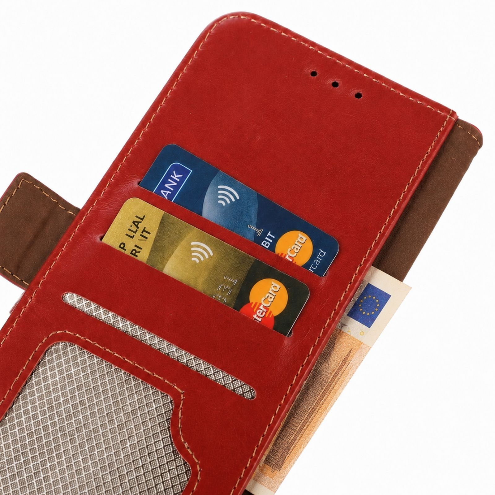 Rotes Leder-Handy-Etui mit Kartenfächern und Geldschein, isoliert auf weißem Hintergrund.