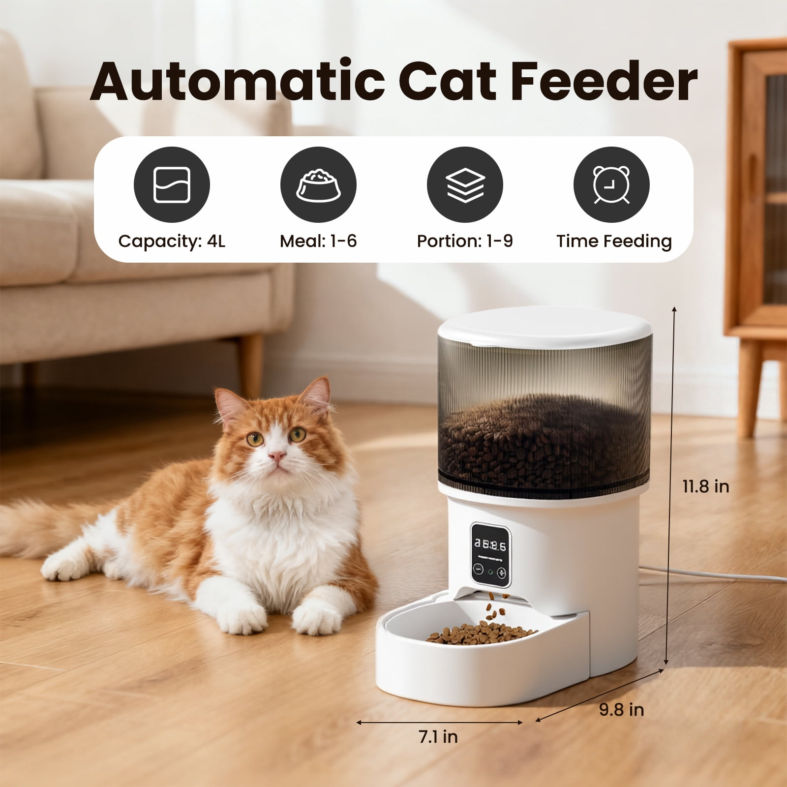 Eine orange-weiße Katze liegt auf einem Holzboden neben einem weißen automatischen Futterautomaten.